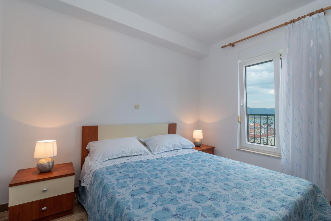 Ferienwohnung Apartman Dildo Trogir Exterior foto