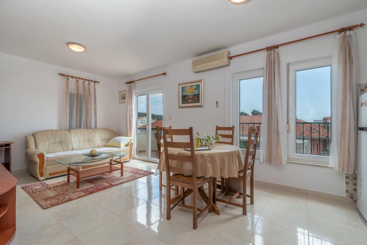 Ferienwohnung Apartman Dildo Trogir Exterior foto