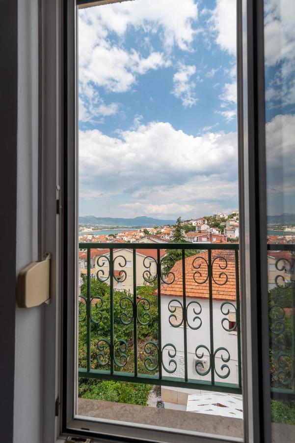 Ferienwohnung Apartman Dildo Trogir Exterior foto